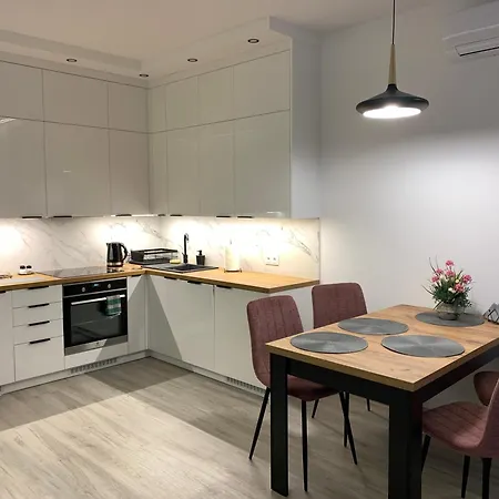 Lux-comfort Klimatyzacja, Kominek, Garaz Wewn, Balkon Od Strony Ogrodu, Idealna Lokalizacja Wypadowa, Obok Sklepy, Blisko Galerii Gemini דירה