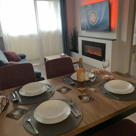 Lux-comfort Klimatyzacja, Kominek, Garaz Wewn, Balkon Od Strony Ogrodu, Idealna Lokalizacja Wypadowa, Obok Sklepy, Blisko Galerii Gemini شقة