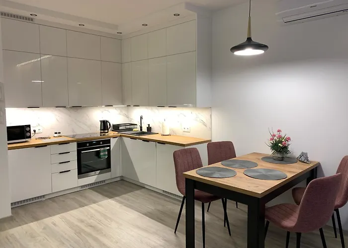 Lux-comfort Klimatyzacja, Kominek, Garaz Wewn, Balkon Od Strony Ogrodu, Idealna Lokalizacja Wypadowa, Obok Sklepy, Blisko Galerii Gemini Apartmán